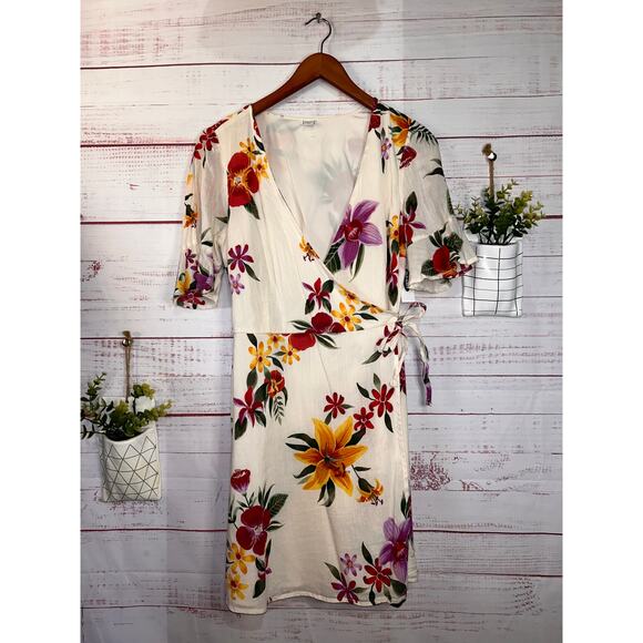 New Old Navy White & Floral Wrap Dress Size Medium - Picture 2 of 9